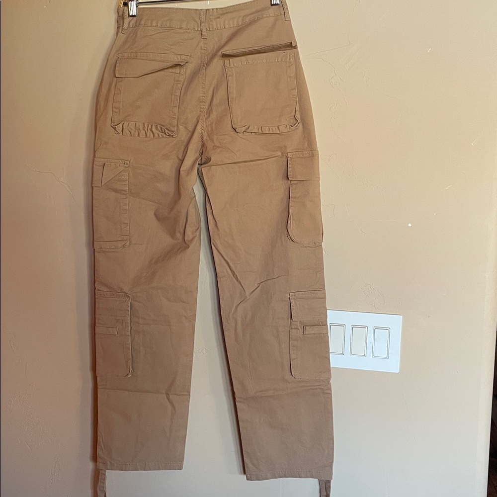 GILIPUR Men’s  Tan Cargo Pants NWT. Sz M